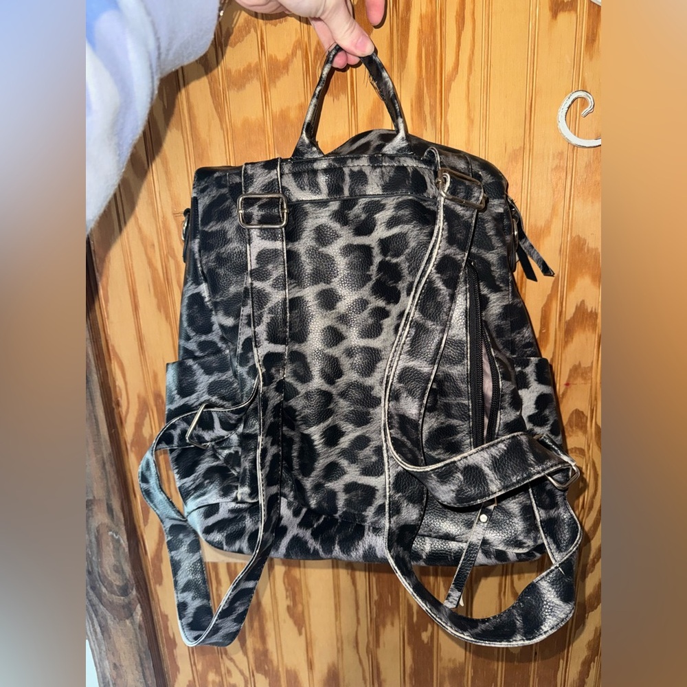Cheetah Backpack - Picture 2 of 3